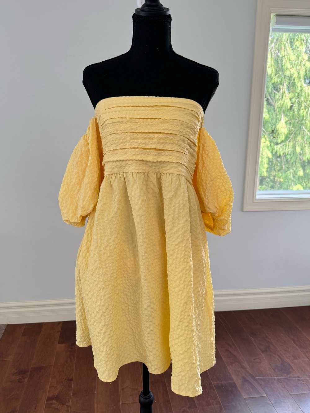 Abercrombie & Fitch Pale Yellow Textured Off-Shoulder Dress/skort